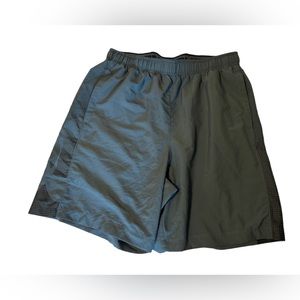 Grey Men’s Under Armour Shorts - Size L